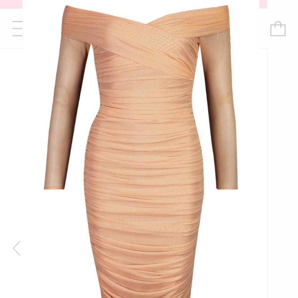 Beautiful Ruched Dress 👗 - Picture 3 of 8